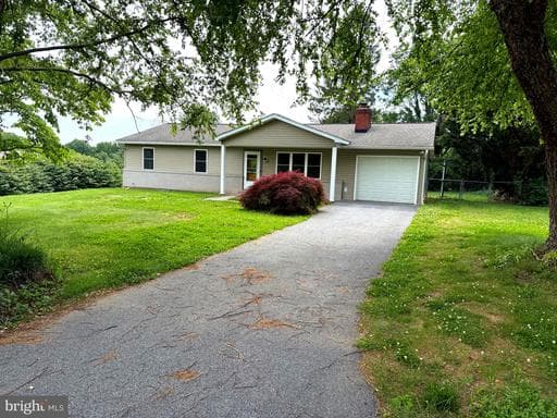 810 WISTERIA DRIVE - Photo 1