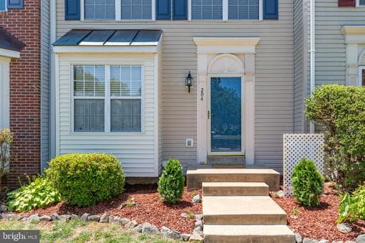 204 STERLING COURT