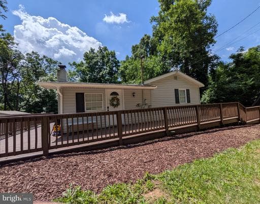 430 Worlds End Ln, Linden, VA 22642-5943, United States - Photo 1