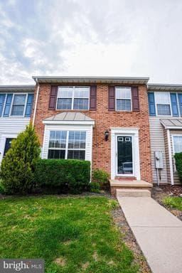 218 STRATFORD DRIVE - Photo 1