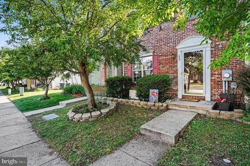 35 CHARTWELL COURT - Photo 1