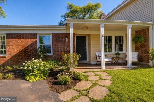 413 HARDING COURT - Photo 1