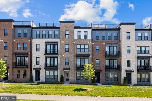 43350 FARRINGDON SQUARE - Photo 1