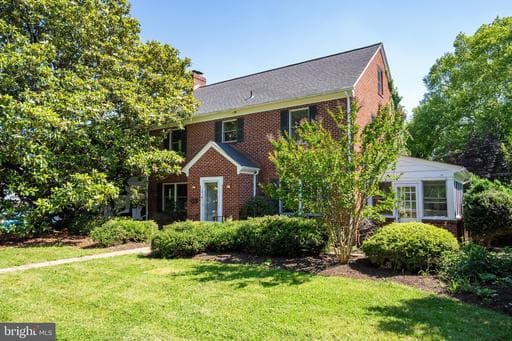 241 Edwards Ferry Rd NE, Leesburg, VA 20176-2305, United States - Photo 1