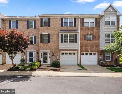 715 MASHIE COURT - Photo 1