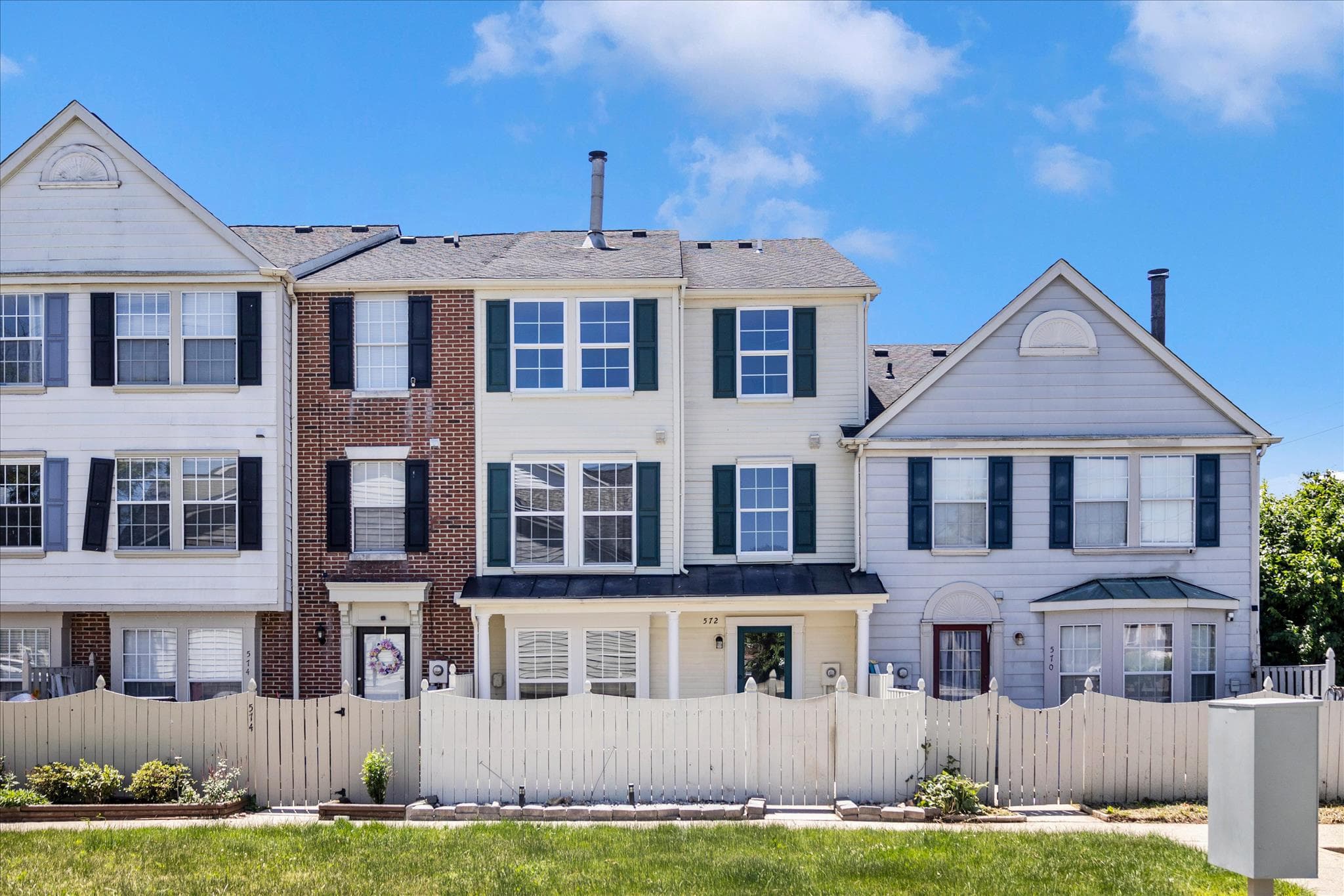 572 Hollyberry Way, Frederick, MD 21703-6216, United States