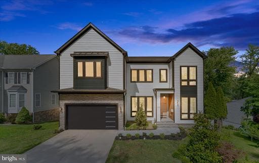 1110 Hillcrest Dr SW, Vienna, VA 22180-6564, United States - Photo 1
