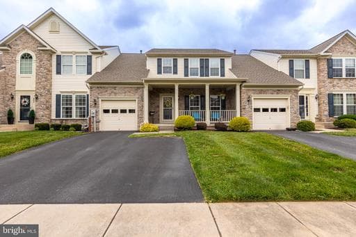 804 DRESSAGE COURT - Photo 1