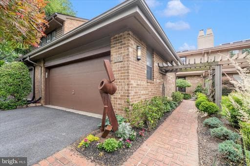 5253 STRATHMORE AVENUE - Photo 1