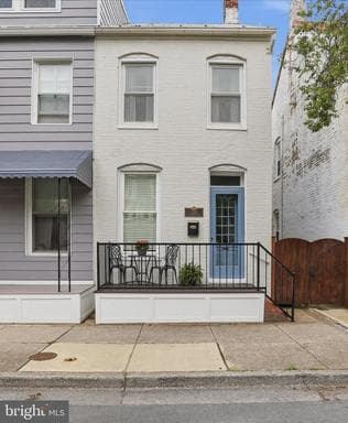 724 N MARKET STREET - Photo 1