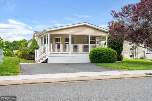 77 WOODS WAY - Photo 1