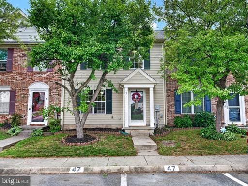47 OXFORD COURT - Photo 1