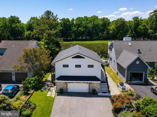 44 BOSTON DRIVE - Photo 1