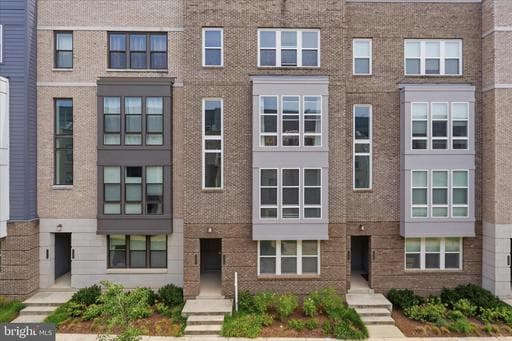 13329 Launders St, Herndon, VA 20171-5523, United States - Photo 1