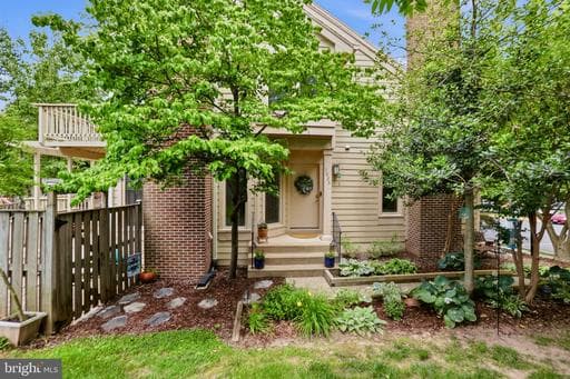 1025 Boros Ct, Herndon, VA 20170-3447, United States - Photo 1