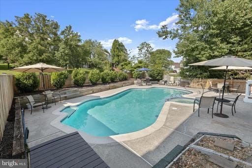 1421 BANSTEAD COURT - Photo 1