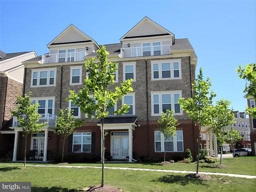 42581 Sunset Ridge Sq, Ashburn, VA 20148-4394, United States