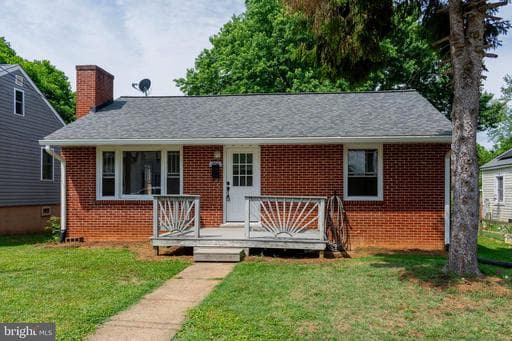 204 N MADISON STREET - Photo 1