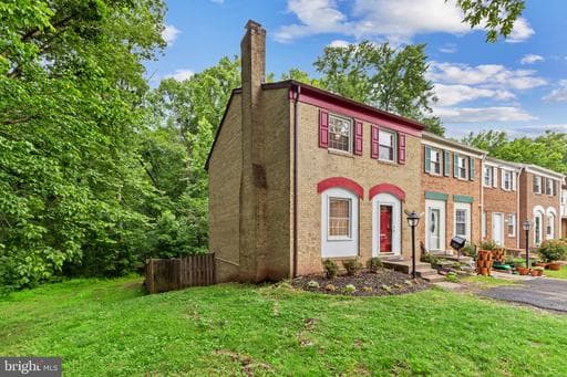 14841 Maidstone Ct, Centreville, VA 20120-1833, United States - Photo 1