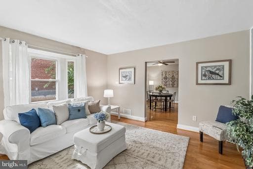 1719 WHITE OAK AVENUE - Photo 1