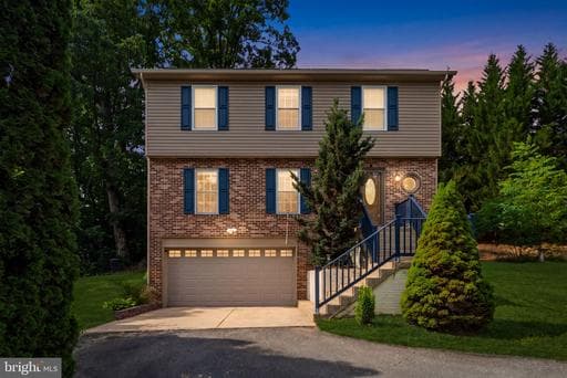 18252 Linton Ct, Dumfries, VA 22026-2458, United States - Photo 1