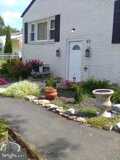 63 CIRCLE AVENUE - Photo 1