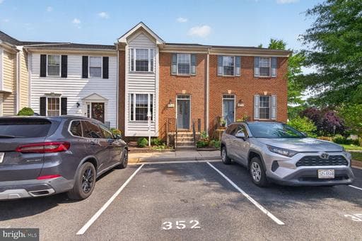 352 Kirby St, Manassas Park, VA 20111-3402, United States - Photo 1