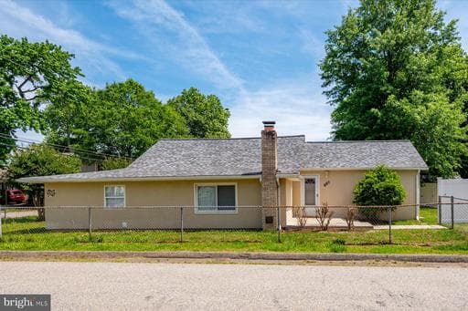 851 SELBY BOULEVARD - Photo 1