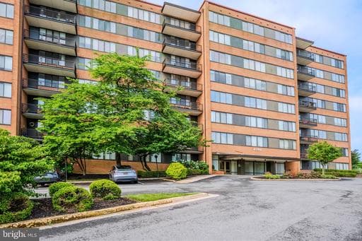 4390 LORCOM LANE 102