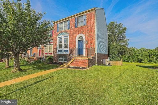 906 BUCKLAND PLACE - Photo 1