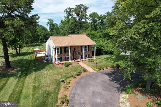 324 SOUTH DRIVE - Photo 1