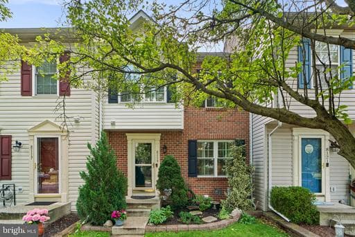 8119 Gray Stone Ln, Pasadena, MD 21122-3855, United States - Photo 1