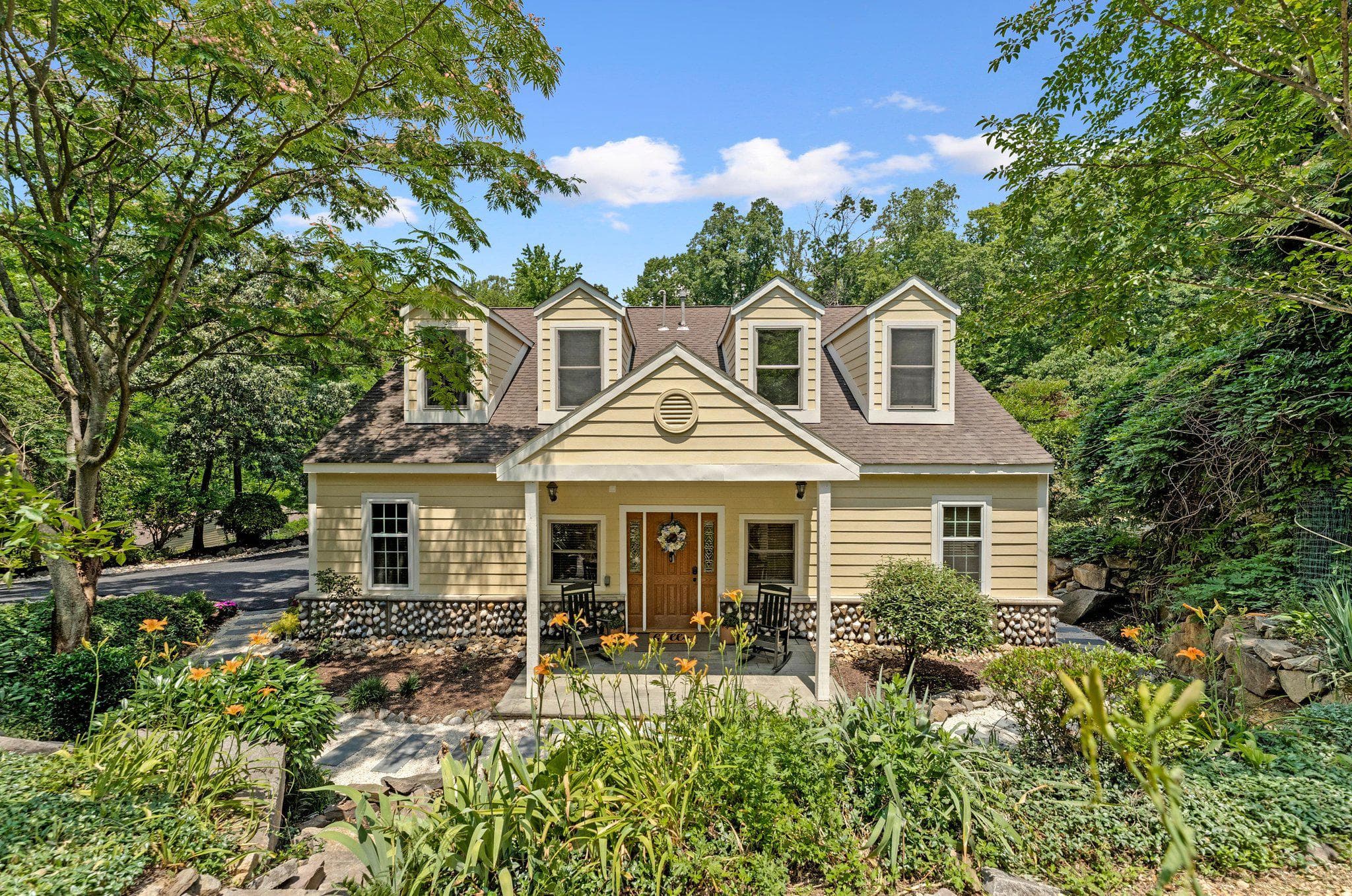 7712 Dolly Dr, Lorton, VA 22079-2523, United States - Photo 1