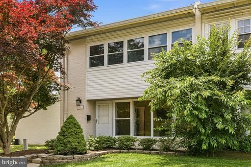 5013 AMERICANA DRIVE - Photo 1