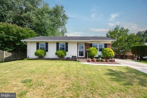 565 Lanny Ct, Millersville, MD 21108-1337, United States - Photo 1