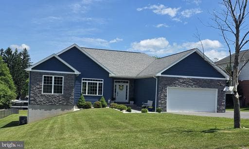 83 GRAHAM STREET - Photo 1