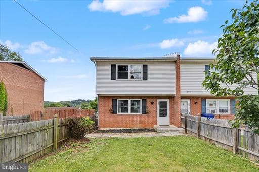 205 S SHENANDOAH AVENUE - Photo 1