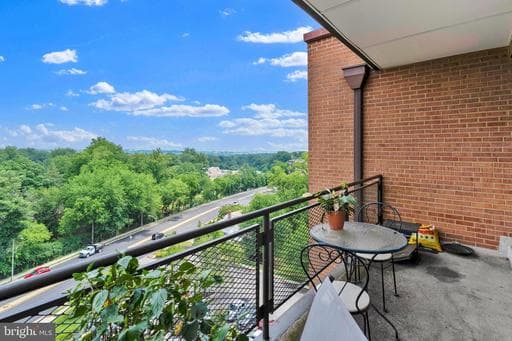 4390 LORCOM LANE 805