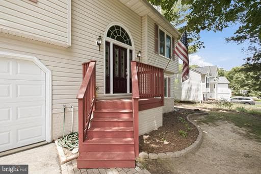 10608 CRESTWOOD DRIVE