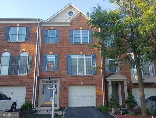 13554 Lavender Mist Ln, Centreville, VA 20120-2605, United States - Photo 1