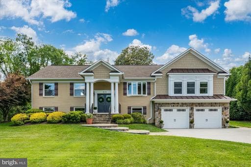 816 CONSTELLATION DRIVE - Photo 1