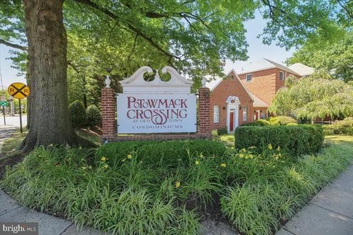 1708 W ABINGDON DRIVE 301