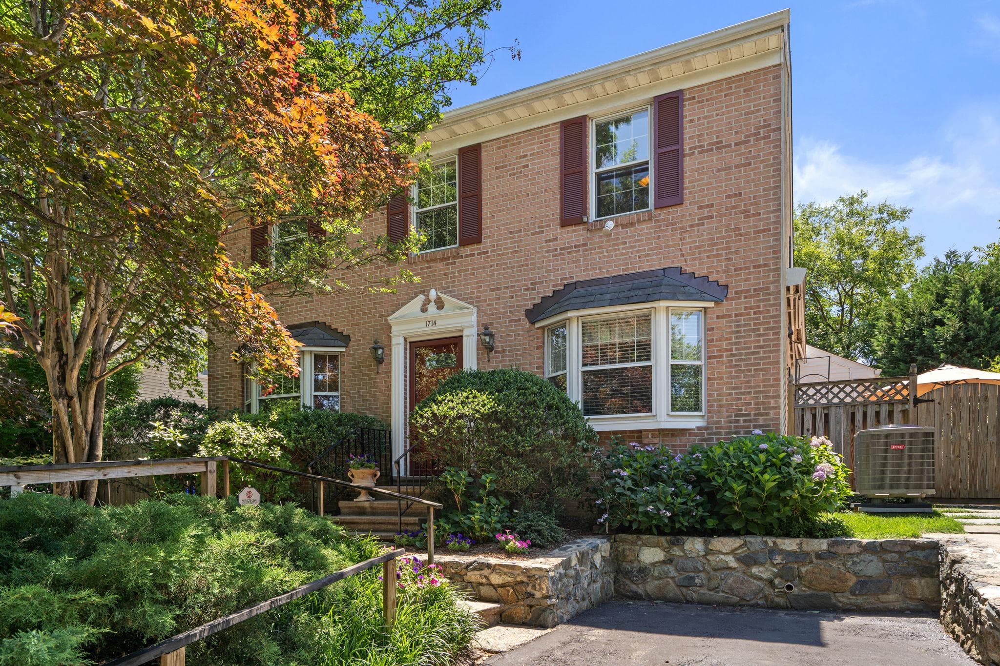 1714 Luzerne Ave, Silver Spring, MD 20910-1561, United States
