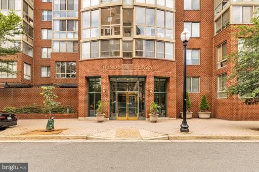 1050 N Taylor St, Arlington, VA 22201-4706, United States