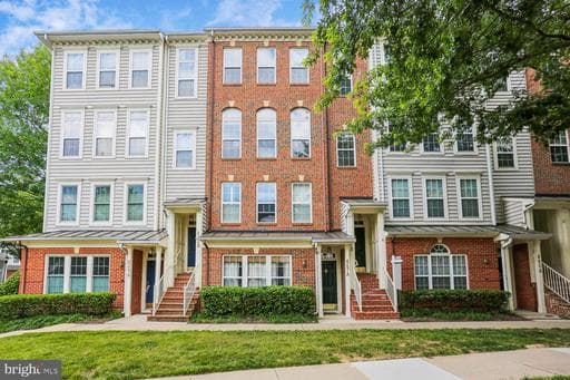 647 MAIN STREET 647-B
