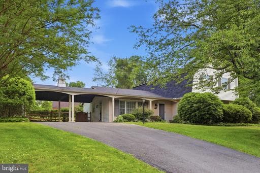 3710 QUEEN MARY DRIVE - Photo 1