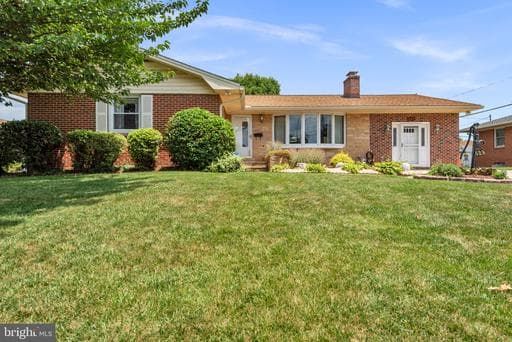 629 GAYLE DRIVE - Photo 1