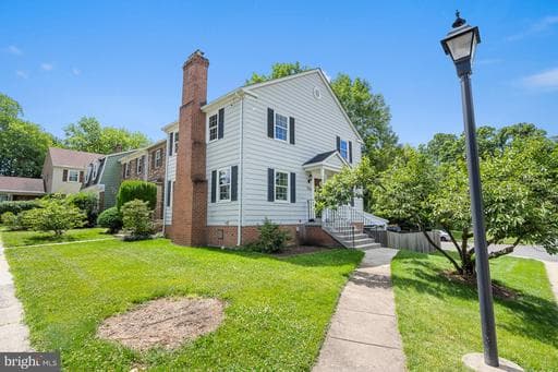 300 HOLLY COURT - Photo 1