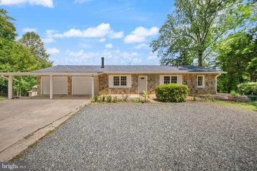23 WALKER WAY