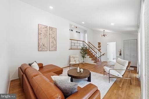 5617 Hershey Ln, Alexandria, VA 22312-6325, United States